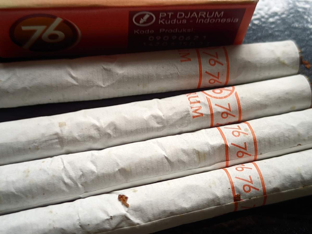 76 kretek tangan by djarum kudus