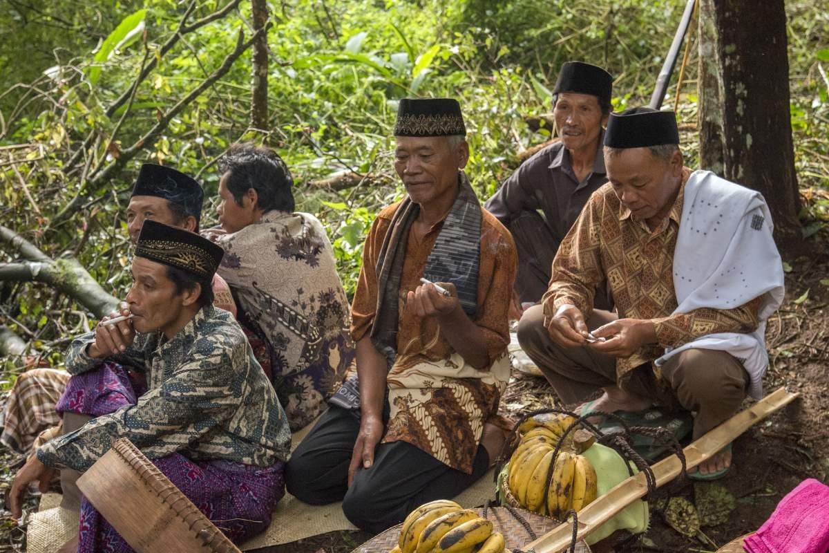 ada yang tingwe ada yang sebat kretek