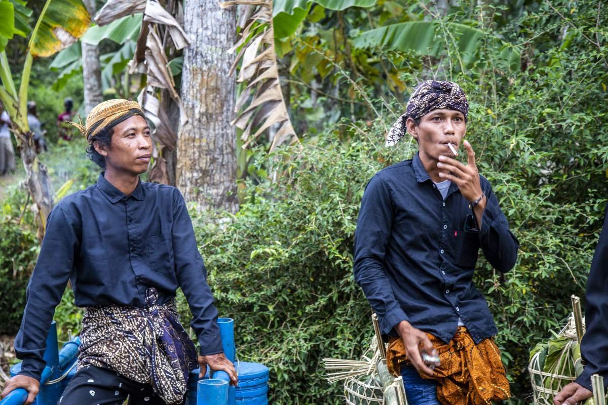 Anak Putu Kiai Bonokeling rehat sebat saat mengikuti Perlon Punggahan