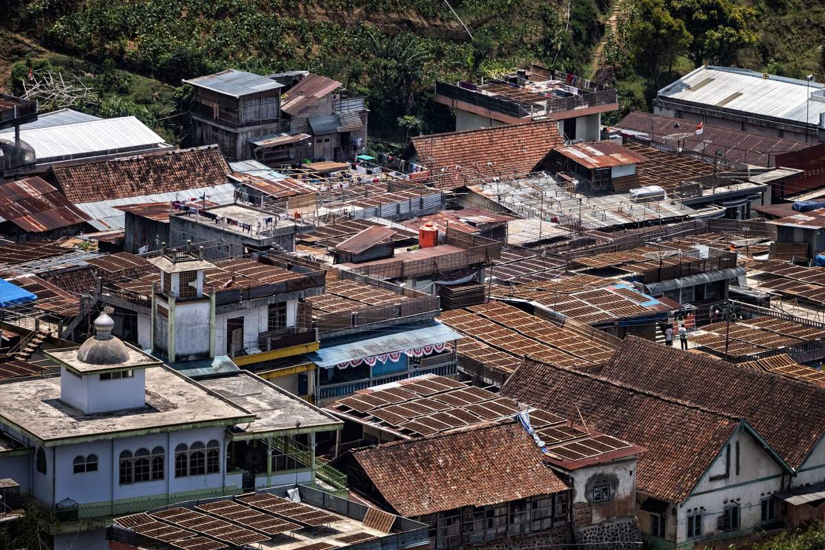Atapatap  Rumah di Temanggung Berfungsi Sebagai Tempat menjemur Tembakau Rajangan