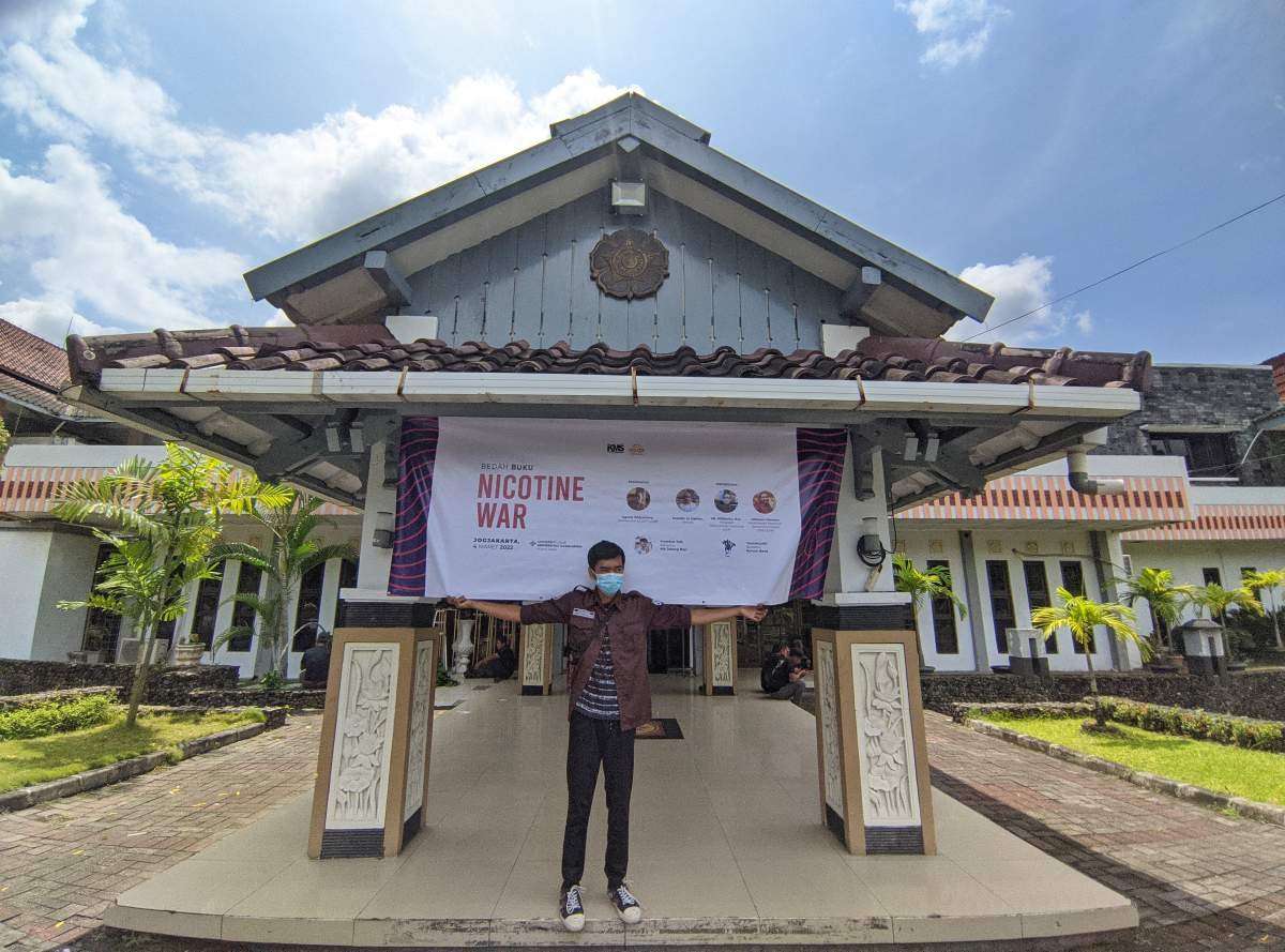 Bedah BUku Nicotine War di UGM