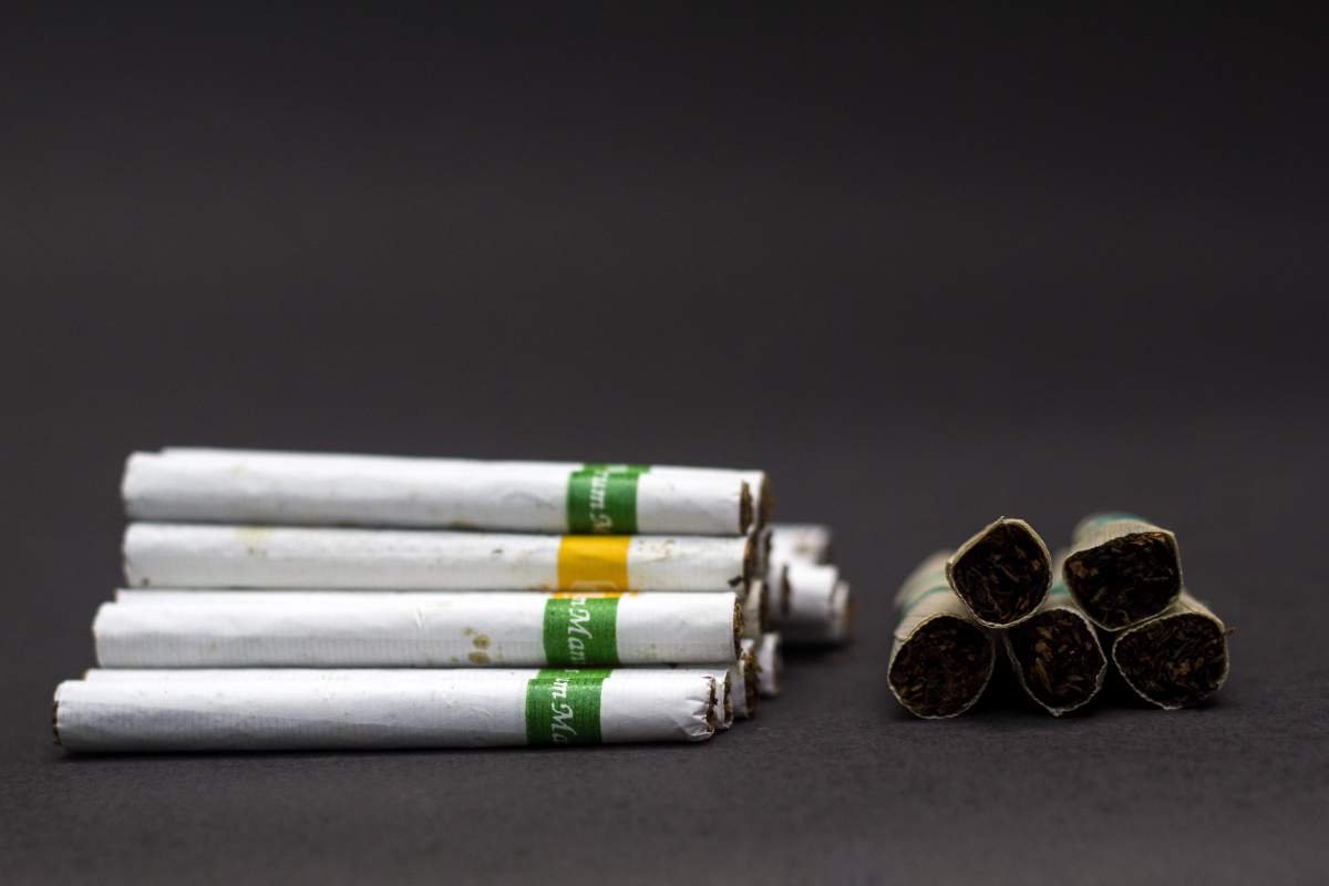 Berbatang batang rokok kretek