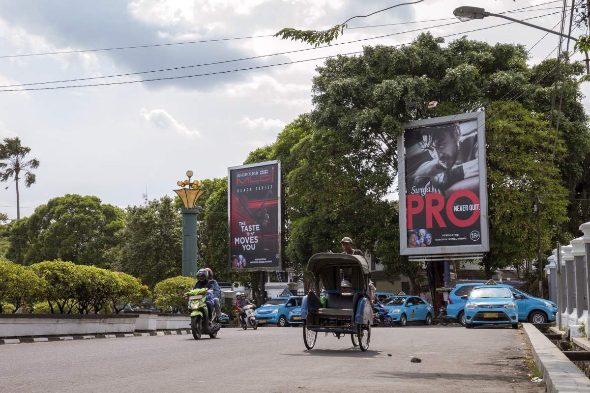 Bilboard Rokok 