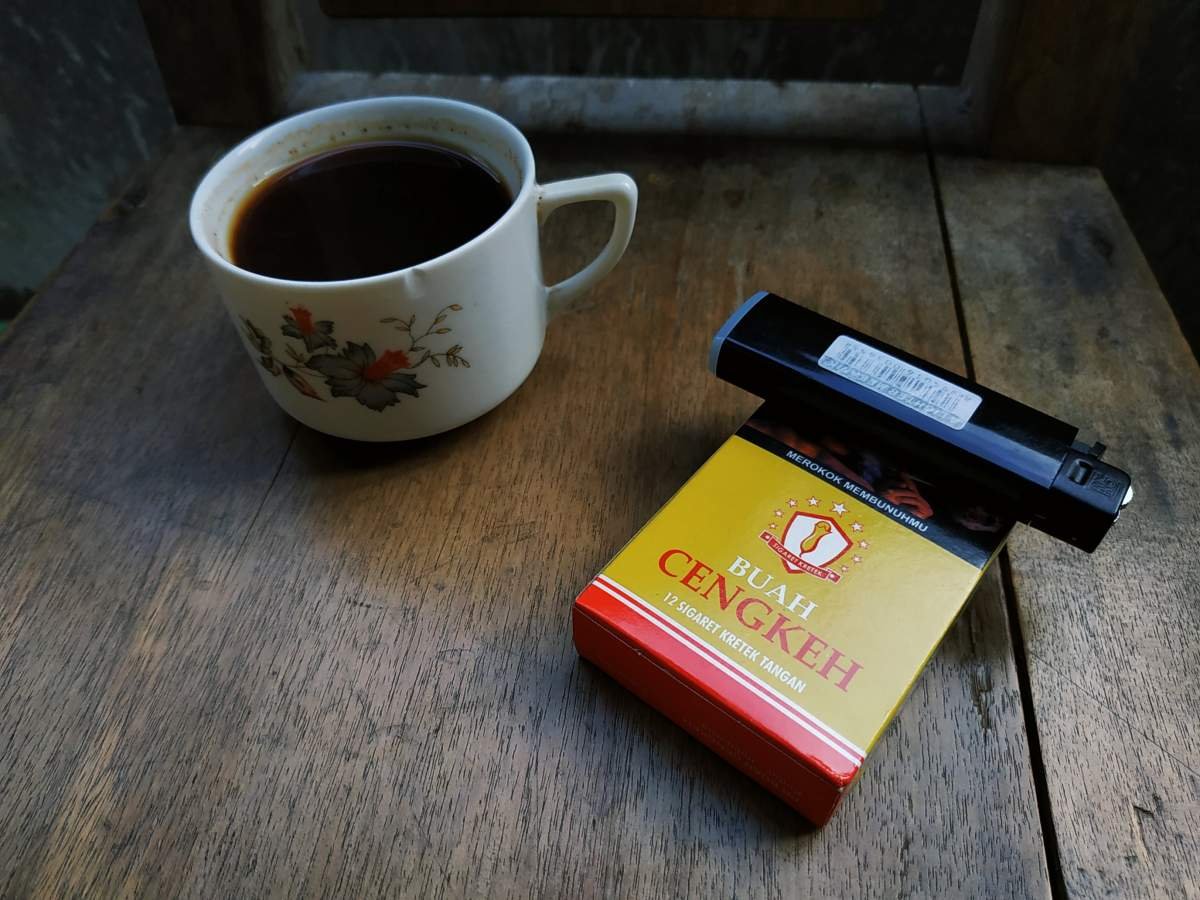 buah cengkeh kretek tangan