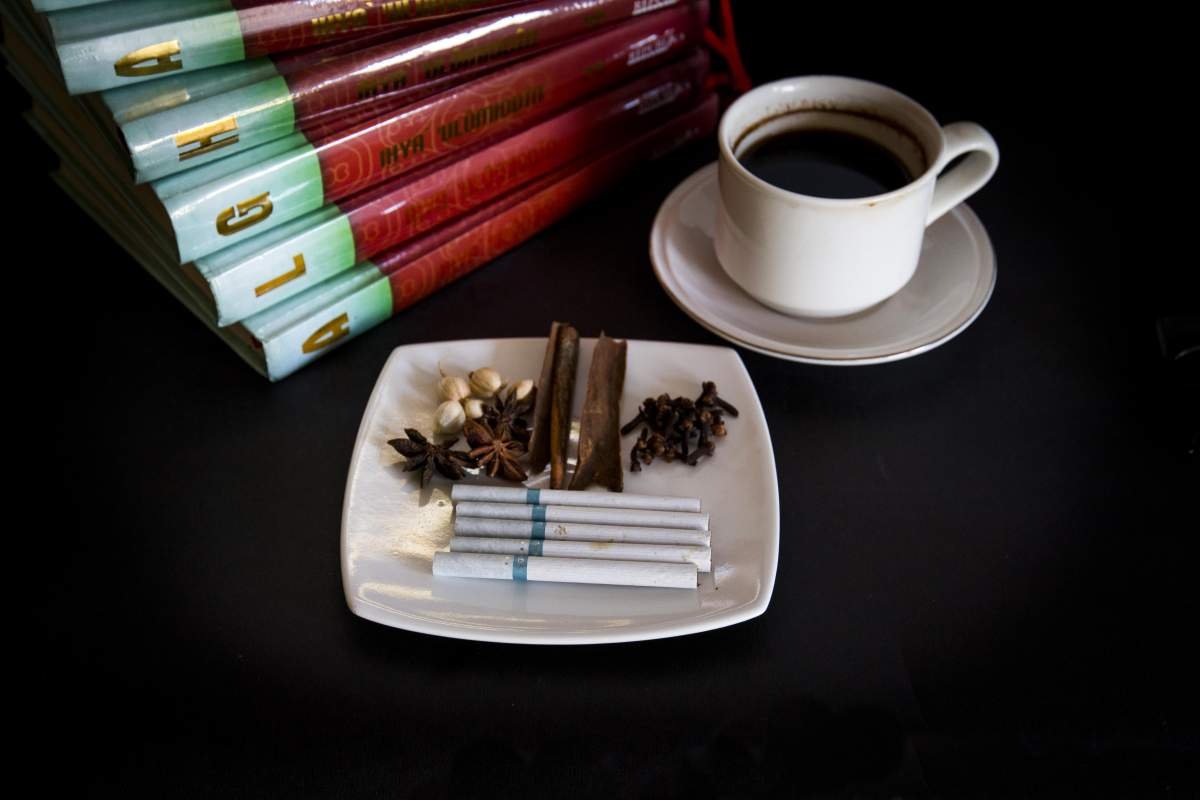 Buku, Kopi, dan Kretek
