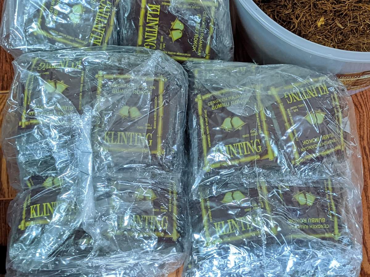 Cengkeh untuk kemasan tembakau tingwe
