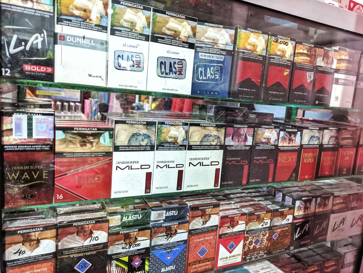 display rokok kretek