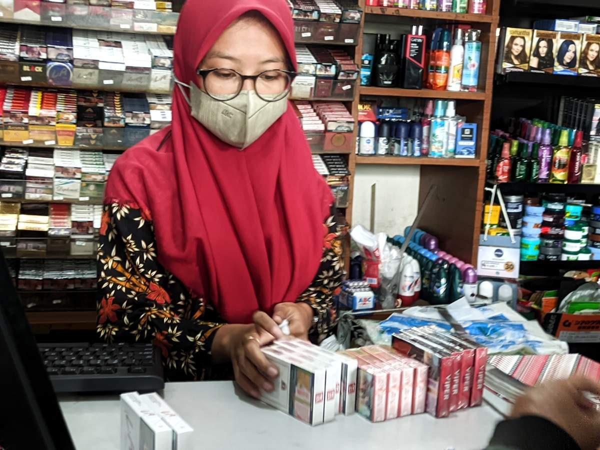 display rokok toko danaz