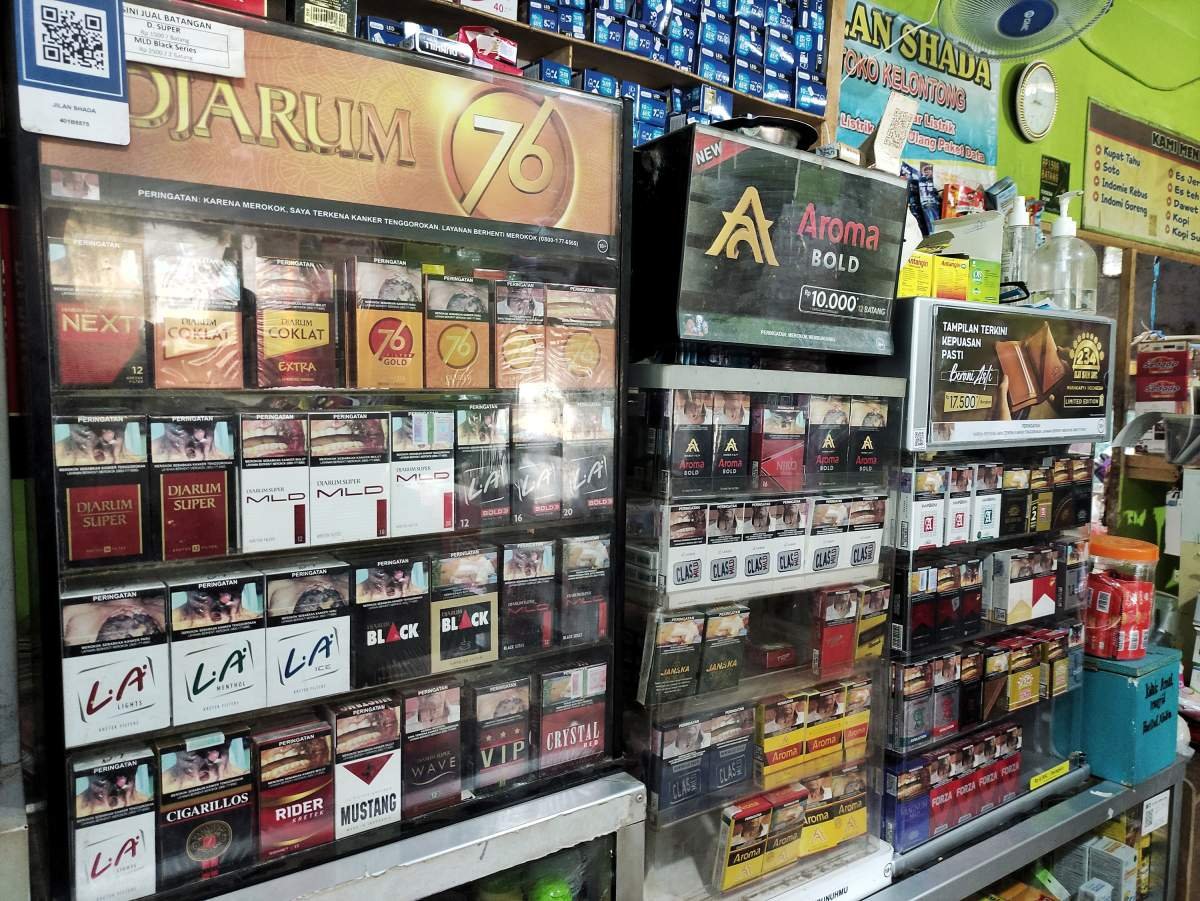 etalase kretek toko kelontong