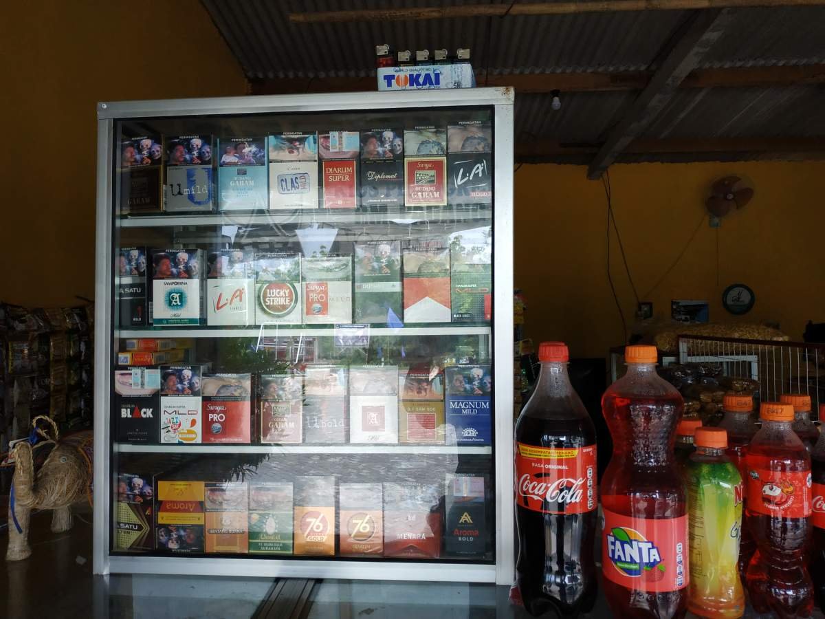Etalase warung rokok