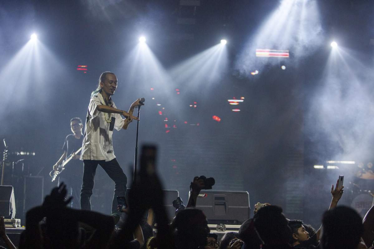 Farid Stevy Vokalis Jenny on Stage Super Music 1ST Festival