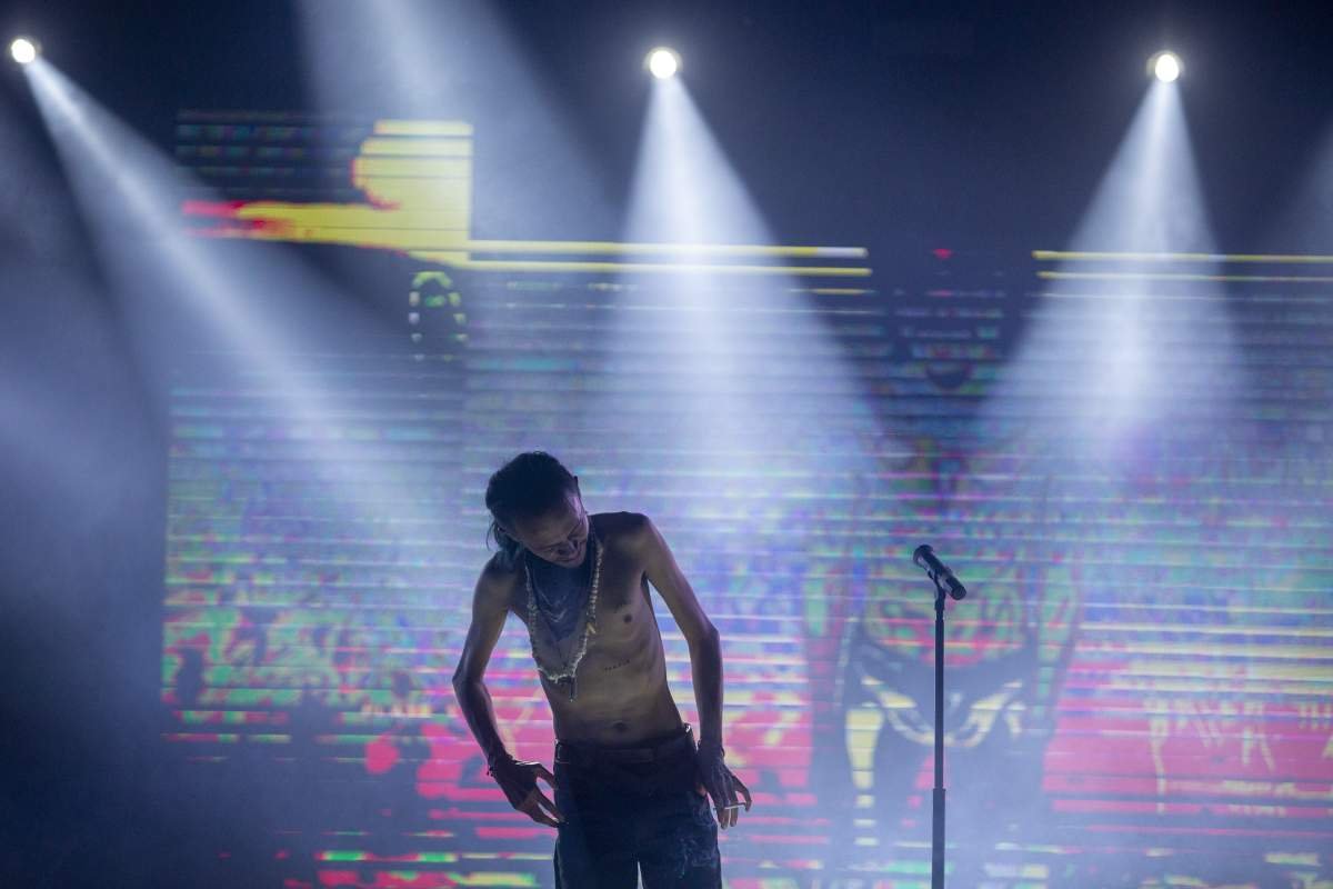Gaya Panggung FArid Stevy di Atas Panggung 1ST Festival