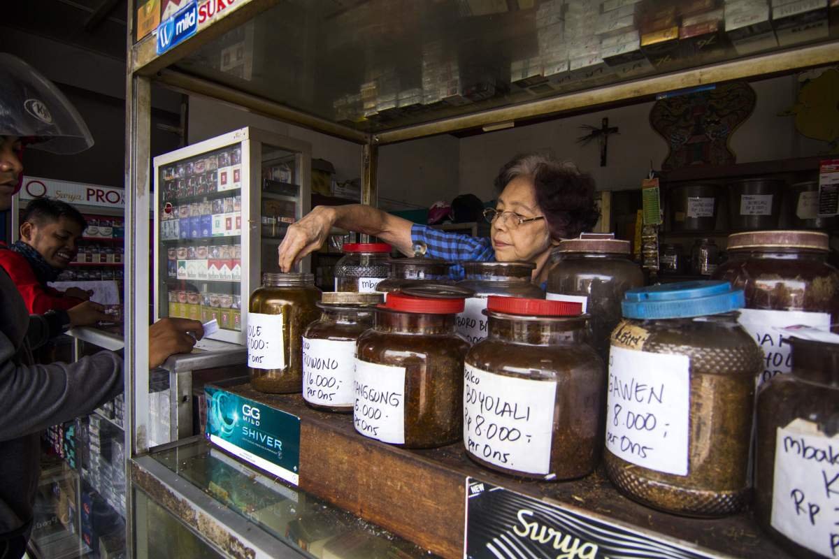 Generasi Penerus Toko Tembakau dan Cerutu Wiwoho, Tugu, Yogyakarta