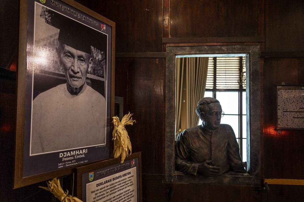 H. Jamhari di Museum Kretek Kudus
