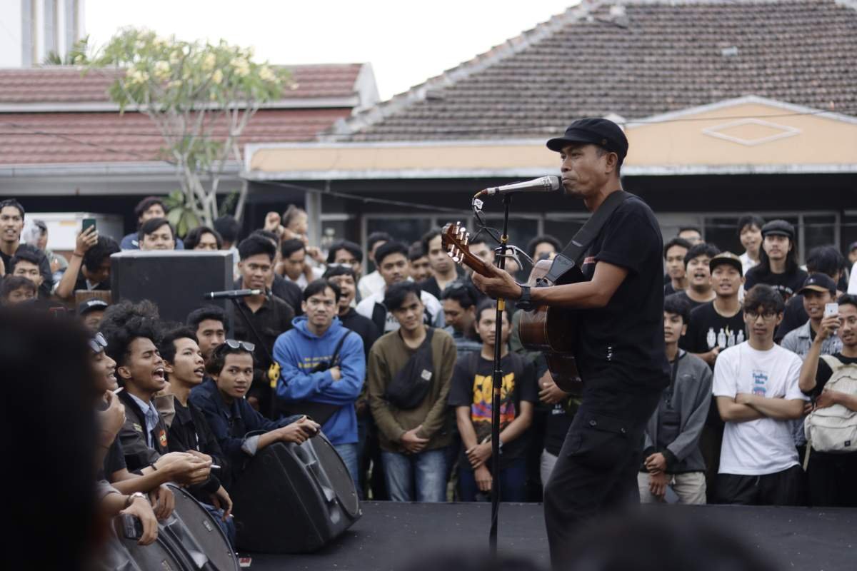 Ikhsan Skuter dalam tribute to kretek