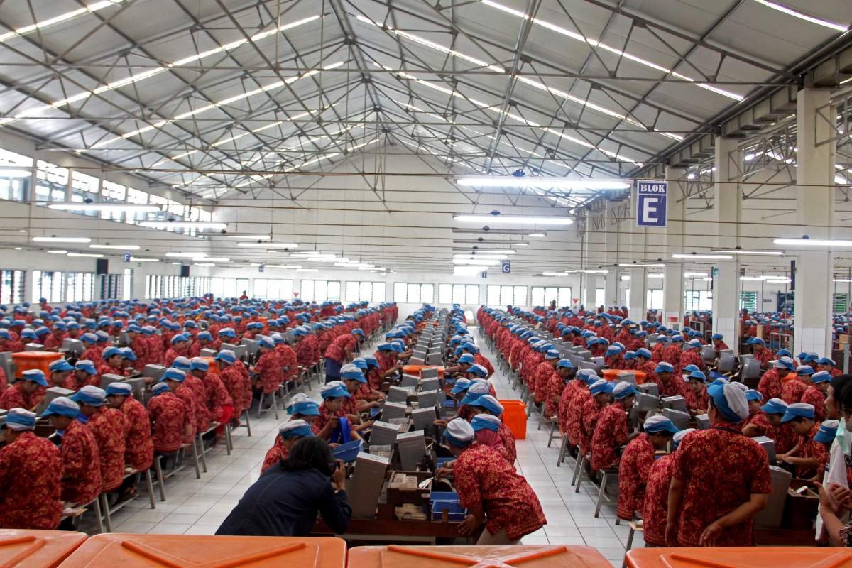 Industri Rokok Kretek Djarum Kudus