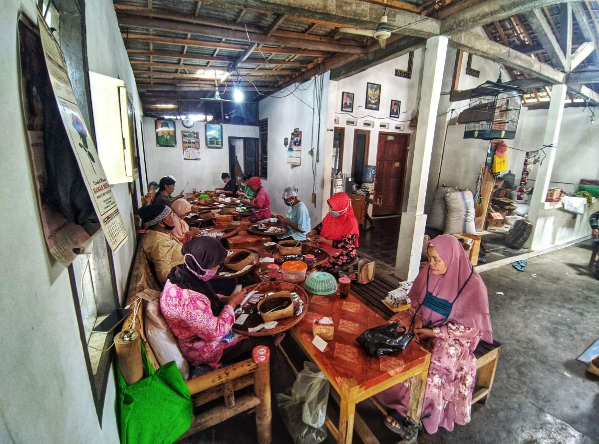 Industri Rokok Kretek Rumahan
