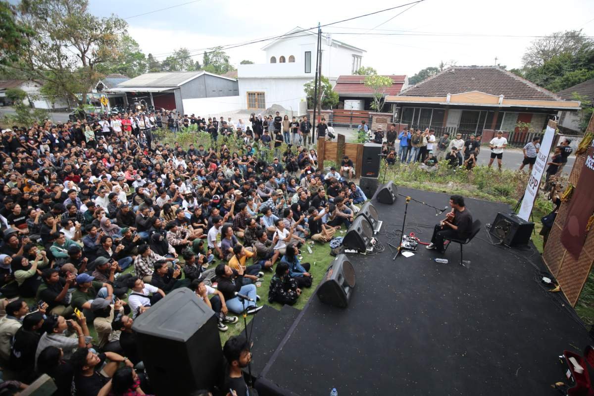 Jason Ranti on stage Tribute to Kretek 2023