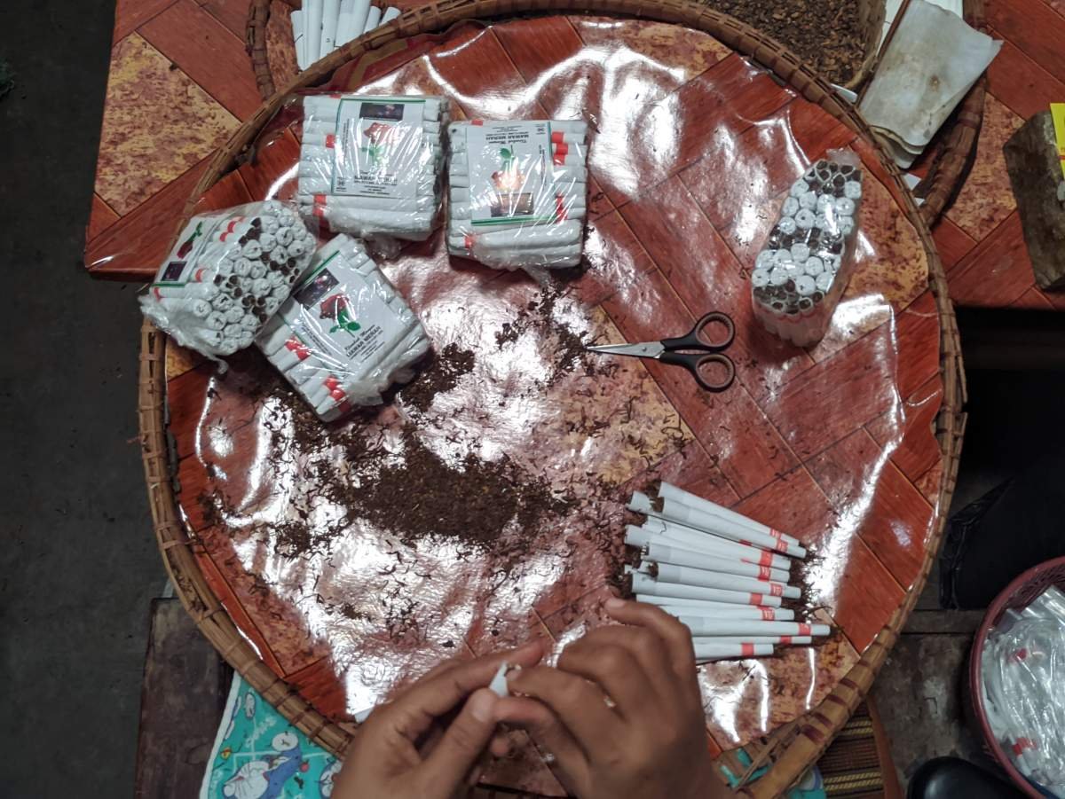 juru linting pabrik rokok mawar 