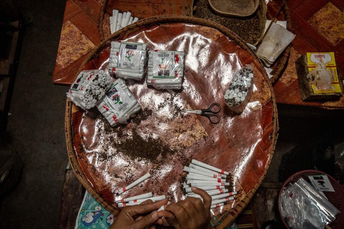 Juru Linting Pekerja Pabrik Rokok Dua mawar Purworejo
