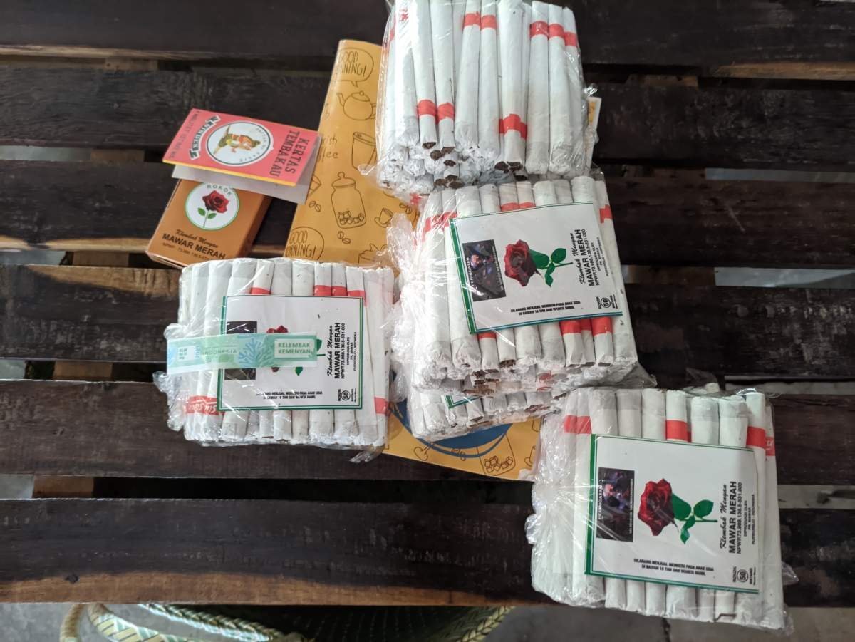 kemasan tradisional rokok kelmbak menyan mawar purworejo