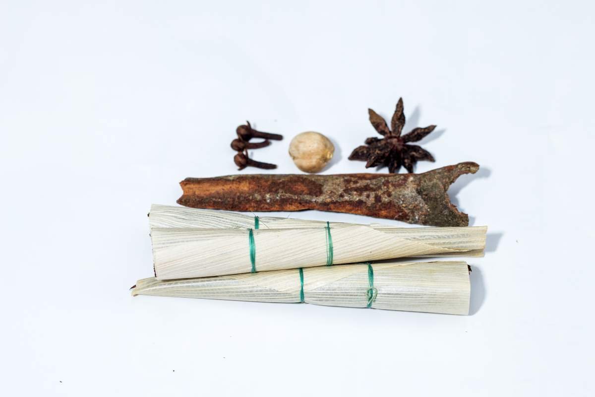 Klobot, Kayu Manis, Cengkeh, Kapulaga, dan BUnga Peka