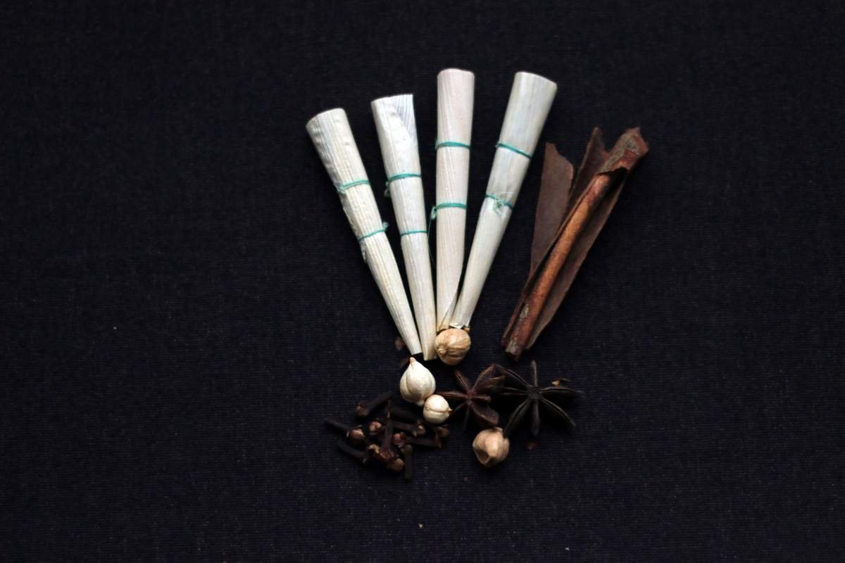 Klobot, Kretek tradisional dengan perpaduan rempah khas Indonesia