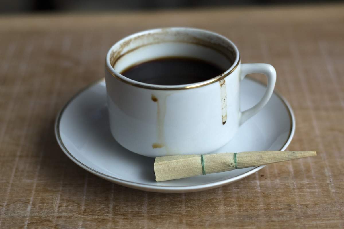 Klobot pagi hari dan secangkir kopi