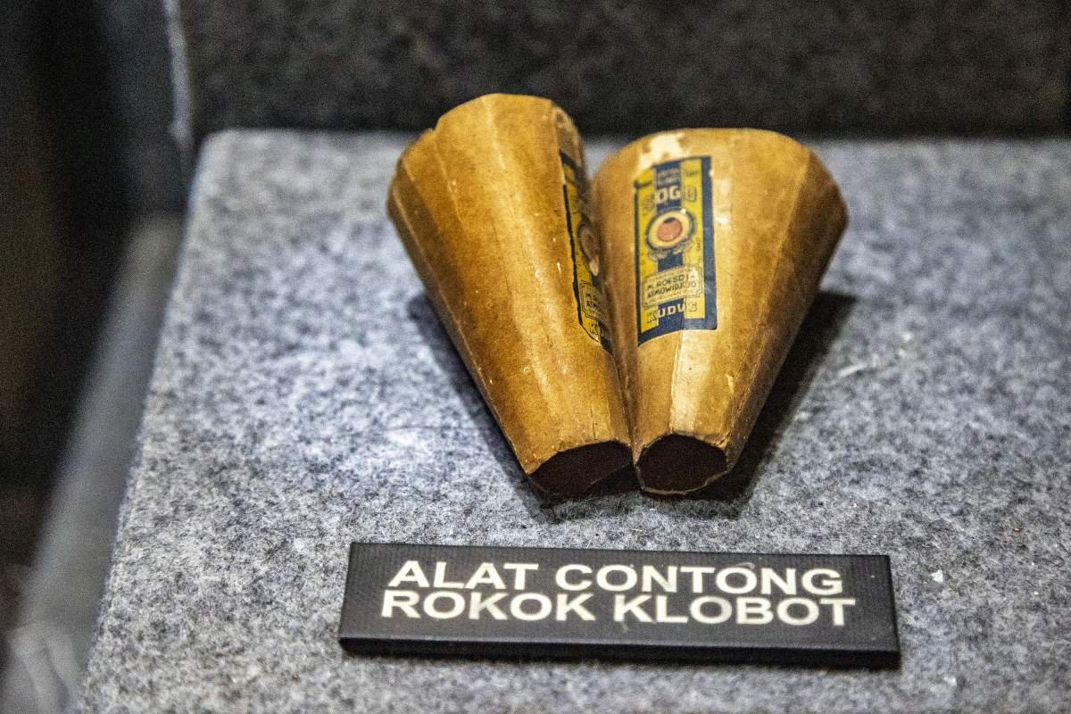 Koleksi alat Contong Klobot Museum Kretek Kudus