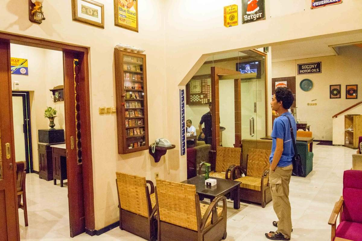 Koleksi rokok di sebuah Kedai Kopi