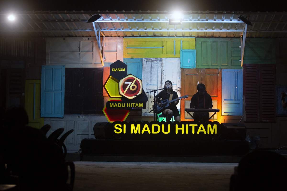 Konser 76 Madu Hitam