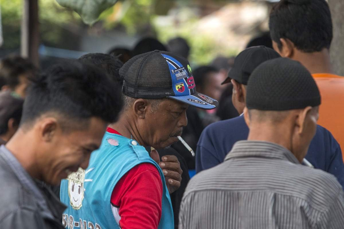 kretek di antara sahabat