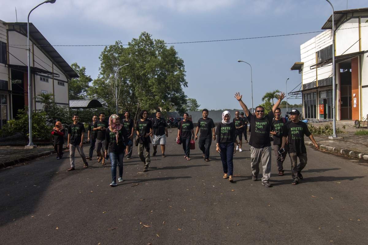 Kretek, Kopi, dan Kata kata