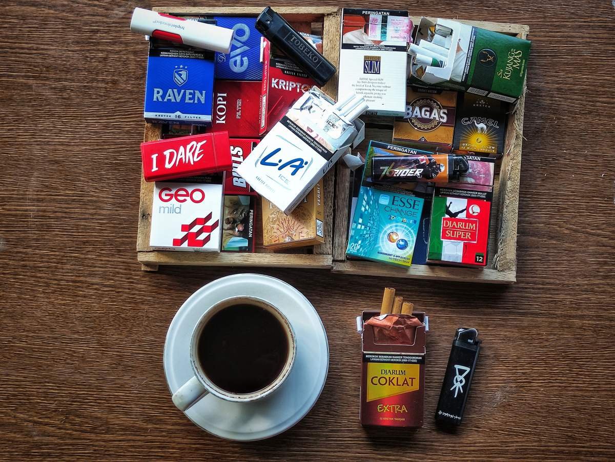 kretek mesin dan kretek tangan
