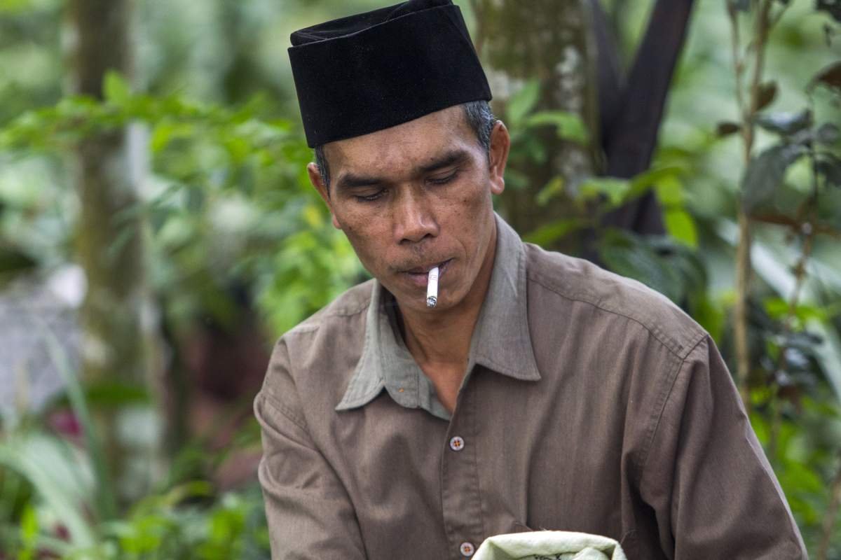 kretek selalu di bibir