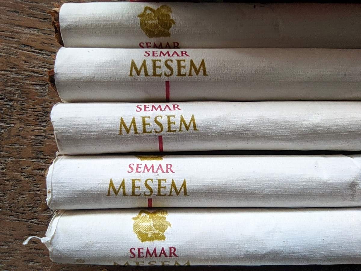 kretek tangan semar mesem