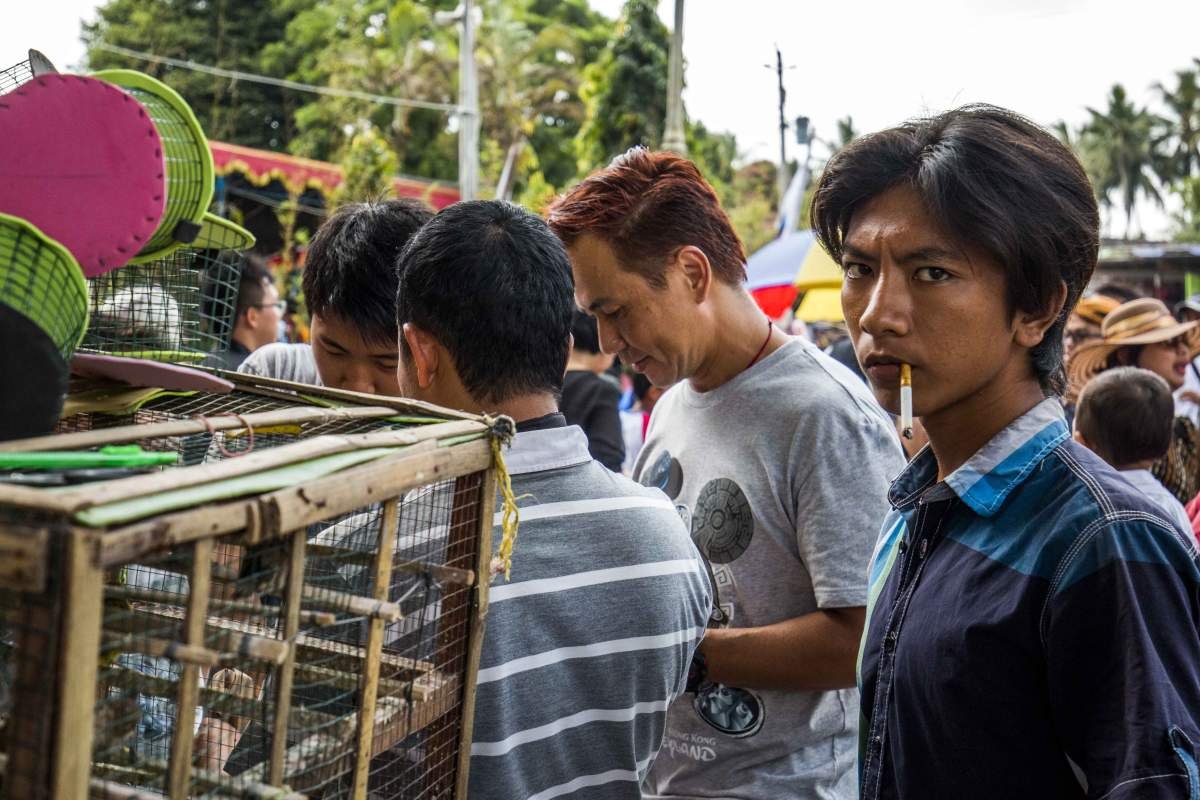 Kretek terselip di bibir