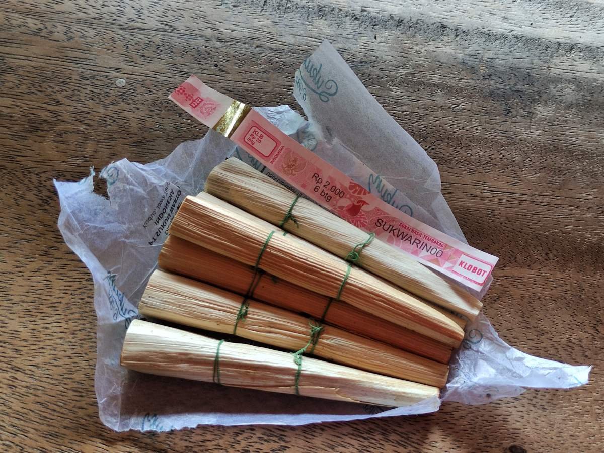 kretek tradisional klobot dan cukainya