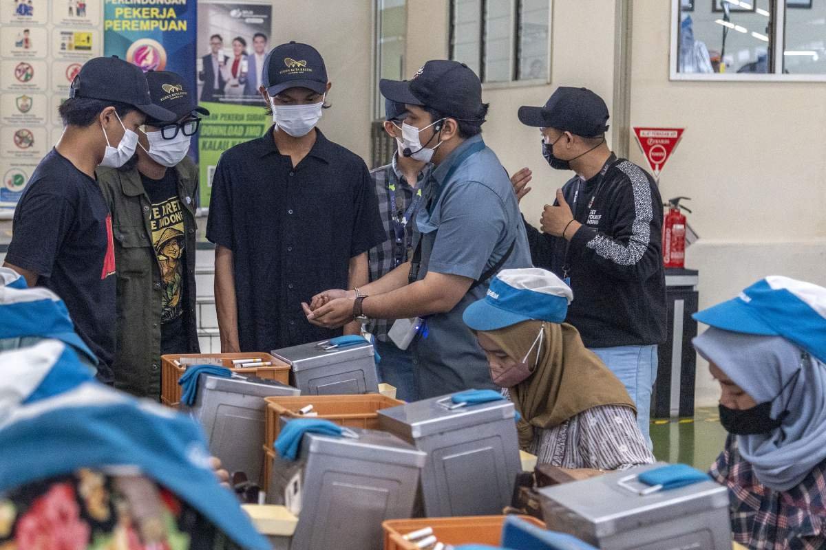 kunjungan anggota komtek di pt djarum kudus