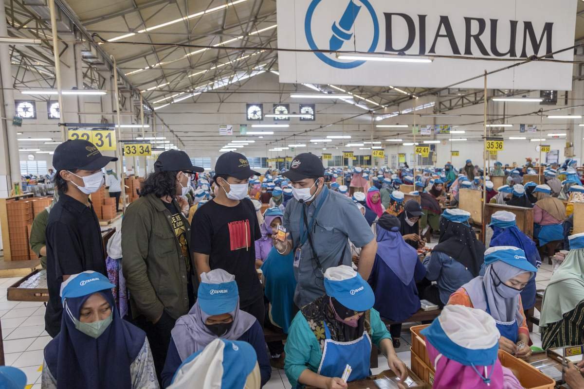 Kunjungan Tim peneliti Kretek Di brak djarum Kudus