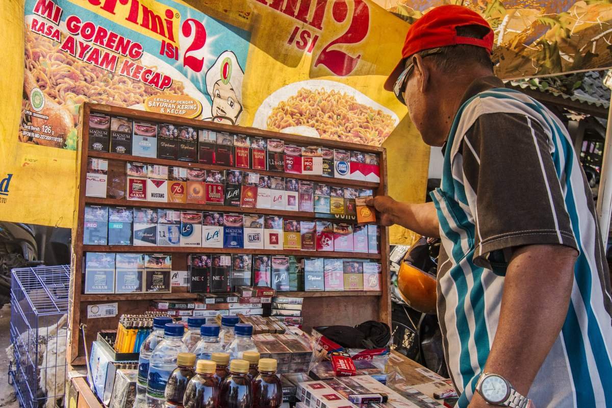Lapak Bakul rokok di Pasar tradisional