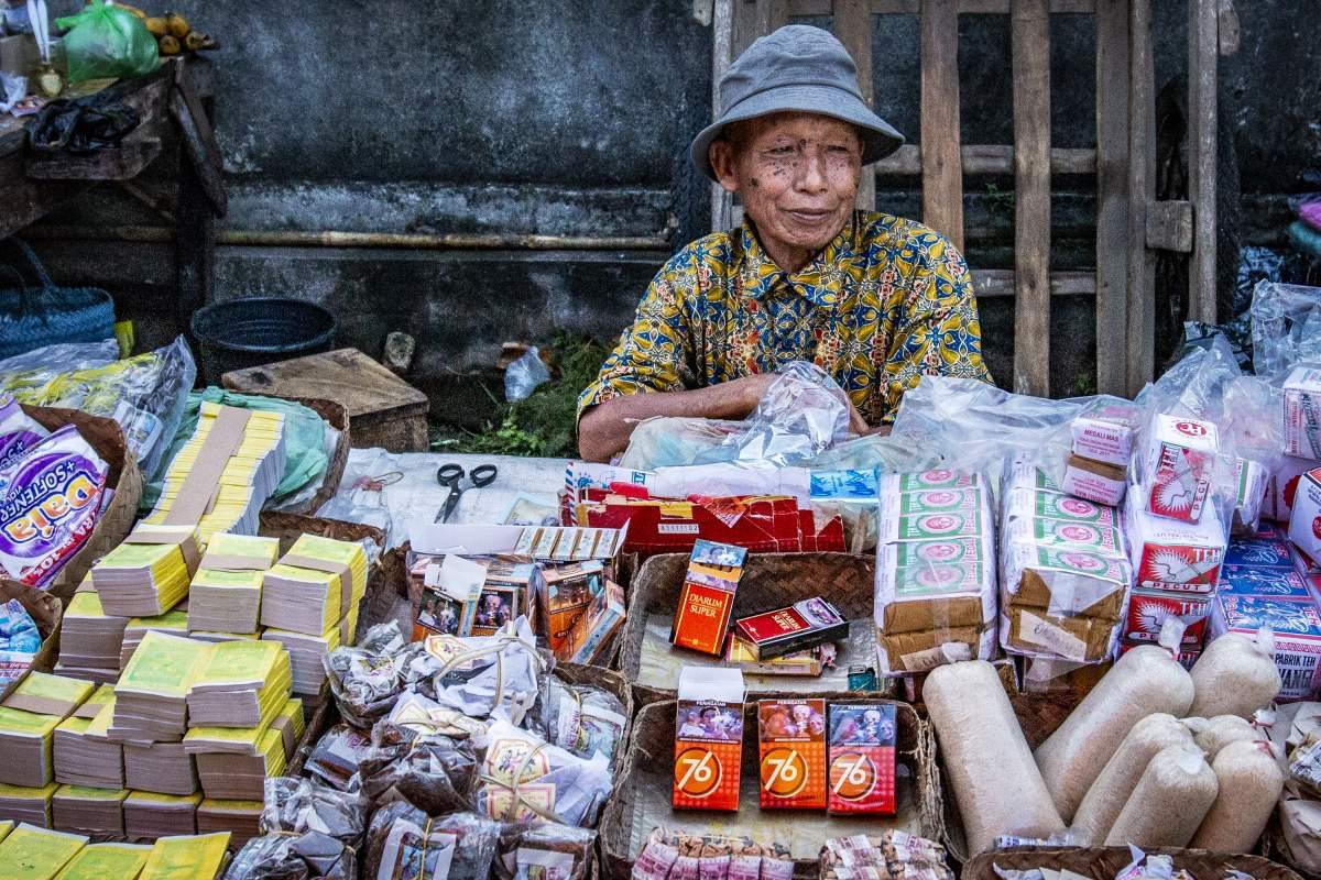 Lapak Pedagang rokok dan tingwe di pasar Ponjong Gunungkidul 