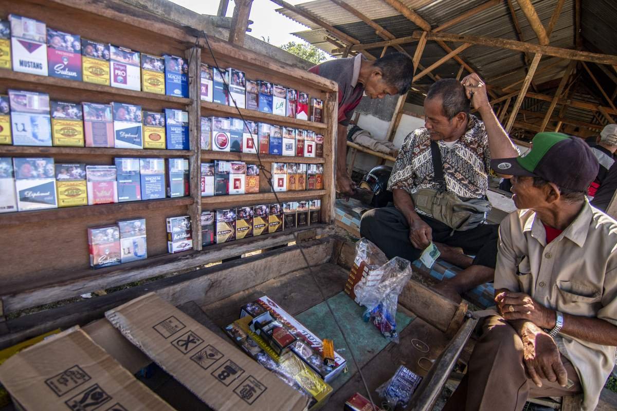 Lapak Pedagang Rokok Di Pasar Tradisional