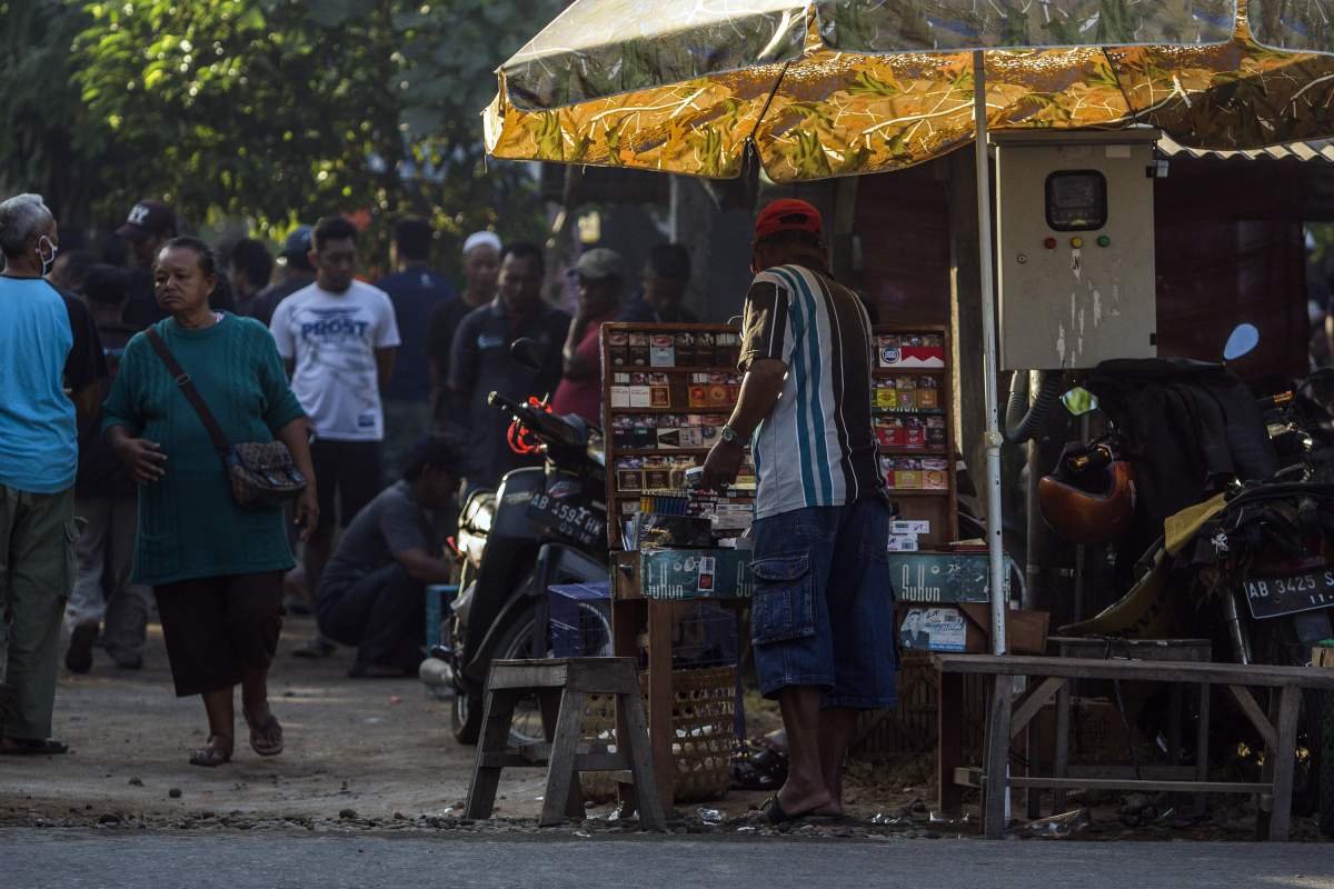 lapak rokok di pasar tradisional
