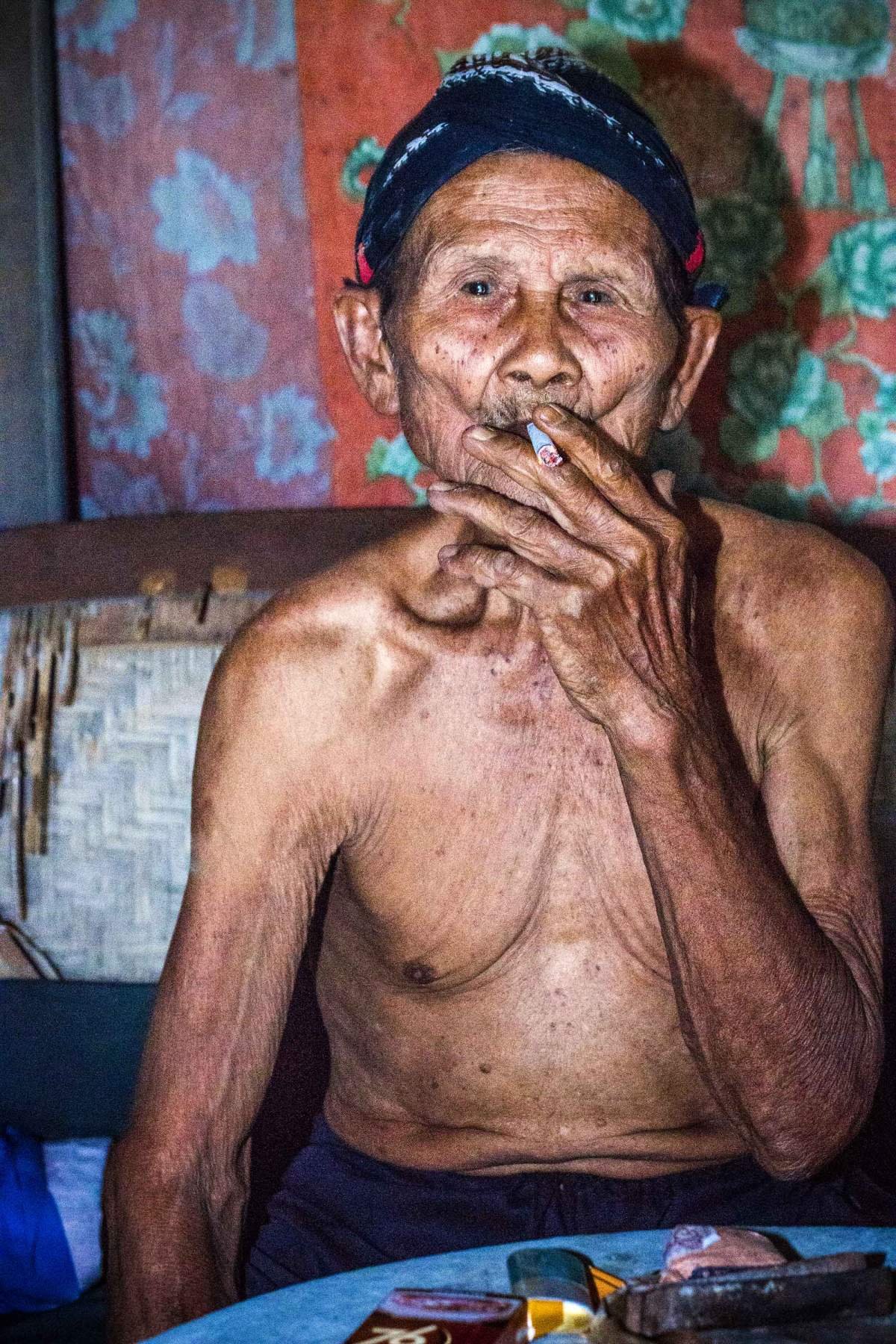 Lelaki Tua dan Djarum 76 kesukaannya