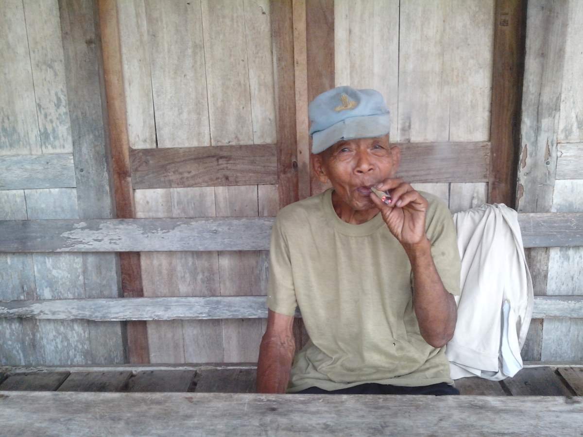 Mbah Harjo Mulud penikmat kretek Klobot