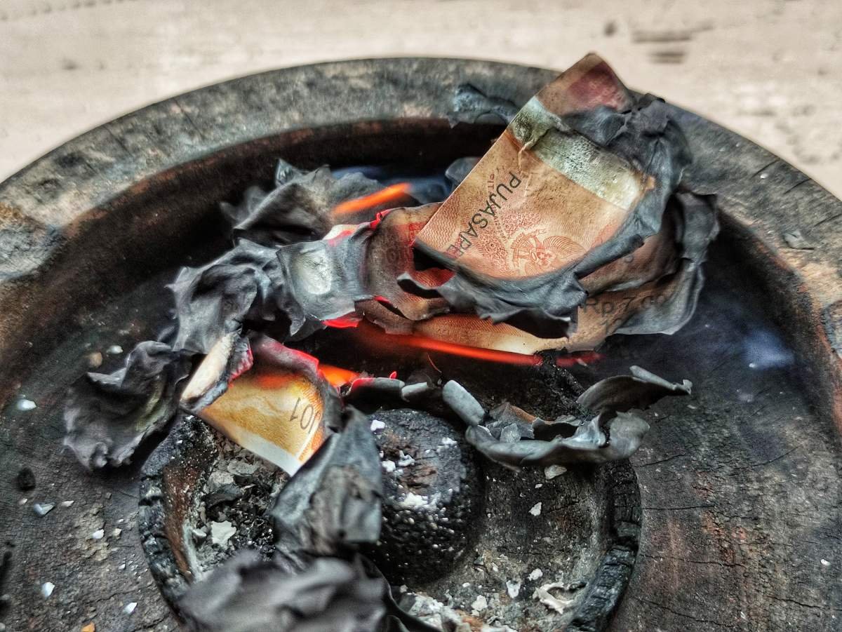 Melawan Kenaikan Cukai