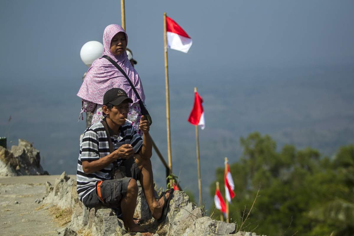 menikmati pemandangan bafreng istri