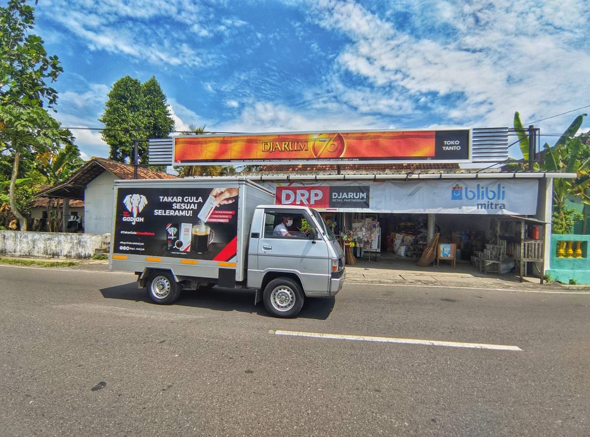 mobil box pengangkut rokok djarum