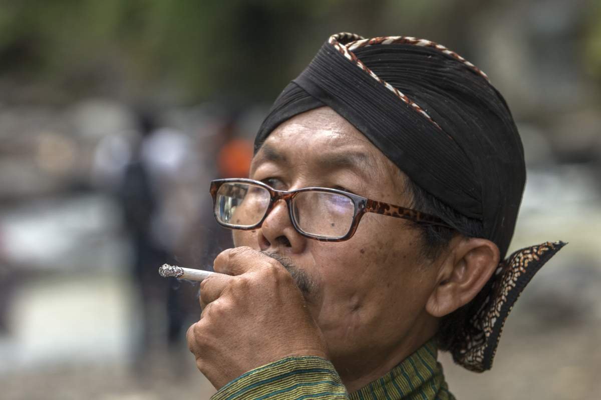 nikmatnya asap rokok kretek
